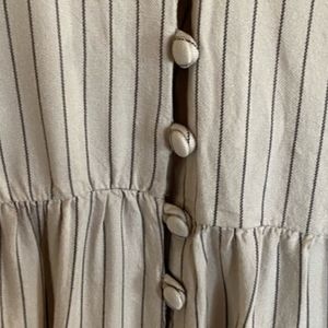 Torrid cream pinstripe button blouse size 1 (14/16